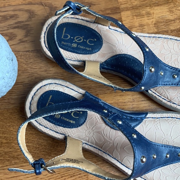 boc navy sandals